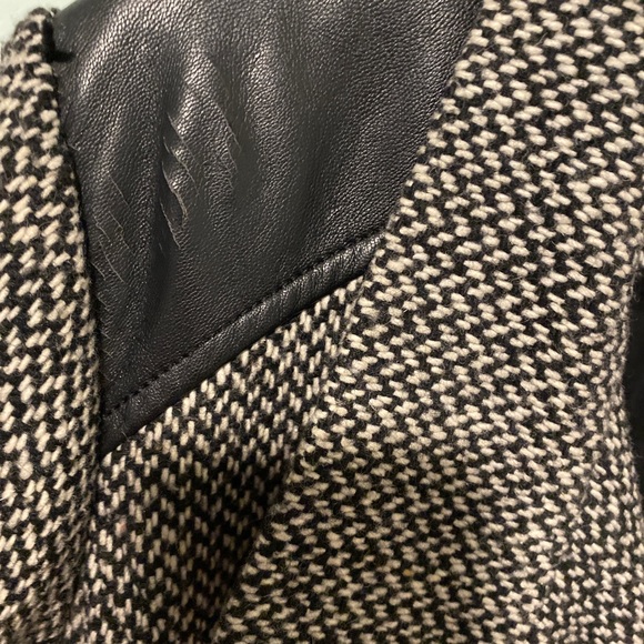 Guess black and white coat . Size XL - Picture 5 of 7